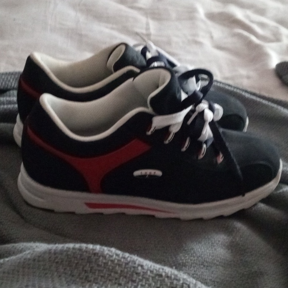Lugz tennis shoes